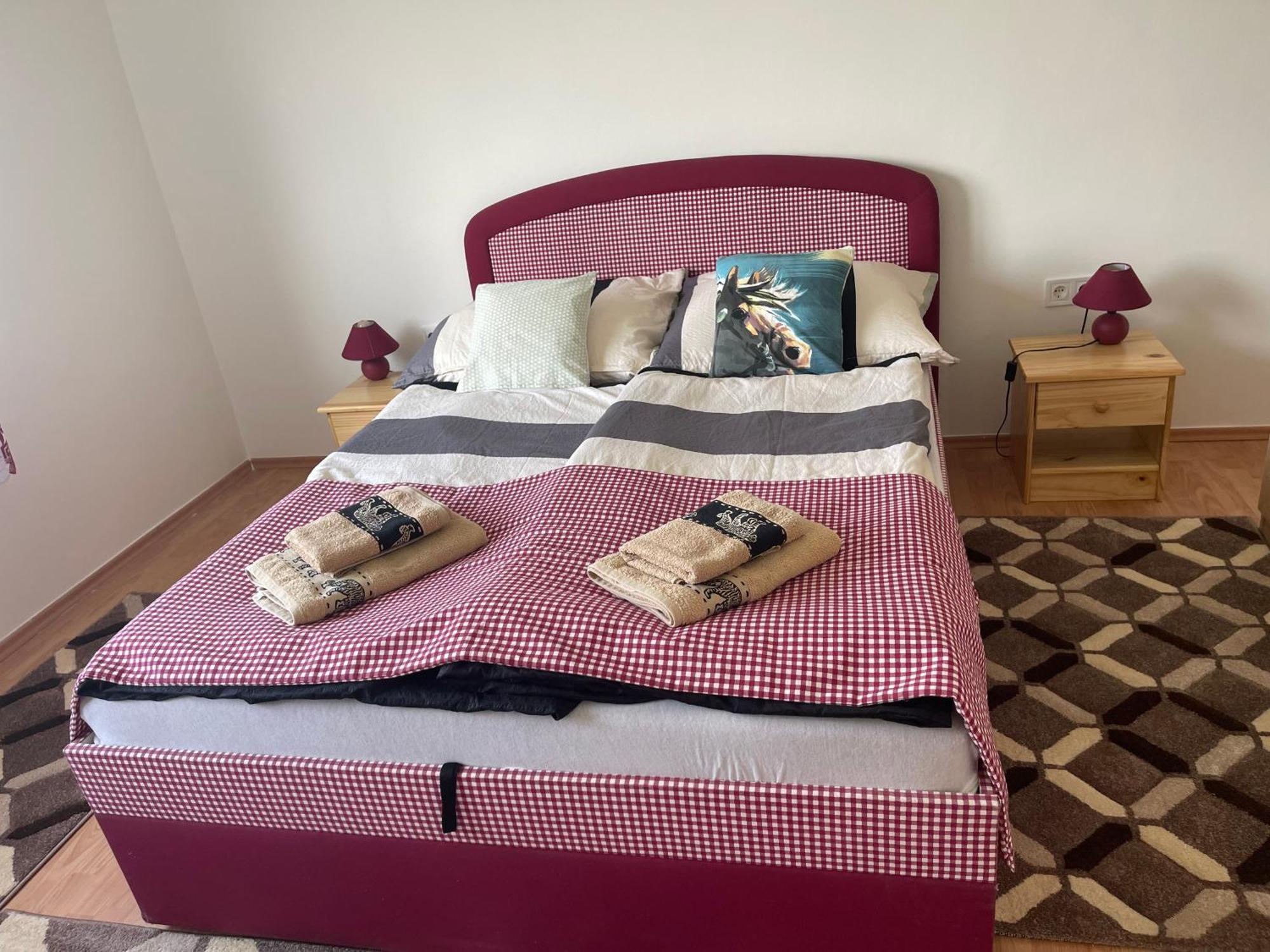 Valentina Apartman Balatonmariafurdo Exterior photo